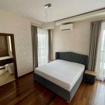 Location d’un penthouse unique de 3 pièces avec terrasse de 135 m², Vieille Ville, Cracovie, Pologne